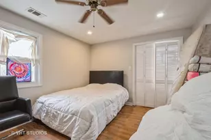 2614 W Morse Ave, Chicago, IL 60645 - Photo 10