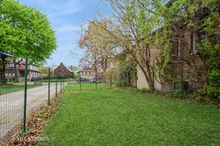2614 W Morse Ave, Chicago, IL 60645 - Photo 2