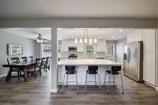 7604 Eleanor Pl, Willowbrook, IL 60527 - Photo 6