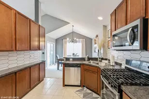 3340 Cameron Dr, Elgin, IL 60124 - Photo 4