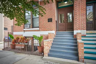 213 W Wisconsin St, Chicago, IL 60614 - Photo 2