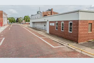 825 N Pleasant Street, Princeton, IL 61356 - Photo 2