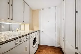 180 E Pearson St, Chicago, IL 60611 - Photo 26