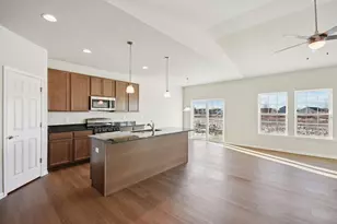 341 N Aspen Dr, Cortland, IL 60112 - Photo 10