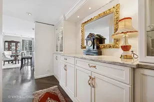 1122 N Clark St, Chicago, IL 60610 - Photo 2