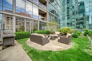 240 E Illinois St, Chicago, IL 60611 - Photo 14