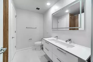 240 E Illinois St, Chicago, IL 60611 - Photo 10