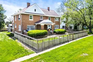 546 Elmwood Ct, El Paso, IL 61738 - Photo 2