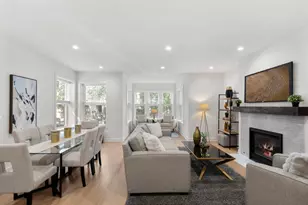 847 W Ainslie St, Chicago, IL 60640 - Photo 2