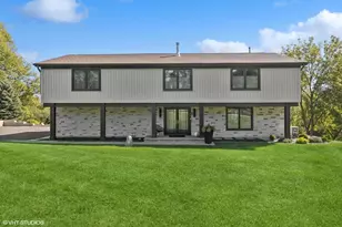 115 Red Wing Ln, North Barrington, IL 60010 - Photo 1