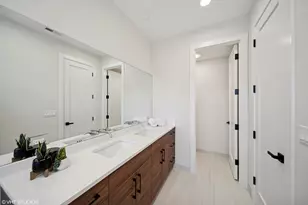 965 E 62nd St, Chicago, IL 60637 - Photo 8