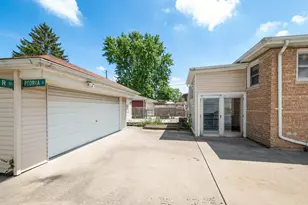 2820 W 100th Pl, Evergreen Park, IL 60805 - Photo 18