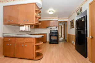 2820 W 100th Pl, Evergreen Park, IL 60805 - Photo 4