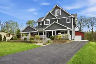 816 W Florence St, McHenry, IL 60051 - Photo 2