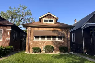 7949 S Manistee Ave, Chicago, IL 60617 - Photo 1