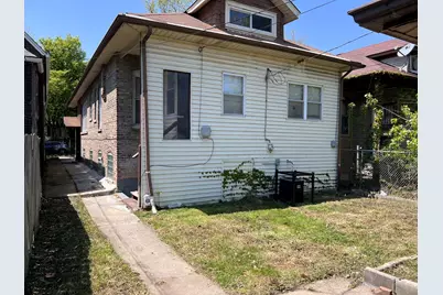 7949 S Manistee Avenue, Chicago, IL 60617 - Photo 2