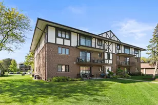 11015 S Theresa Circle, Palos Hills, IL 60465 - Photo 1