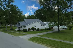 205 N Park St, Milford, IL 60953 - Photo 2