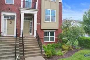 1255 Danforth Ct, Vernon Hills, IL 60061 - Photo 2