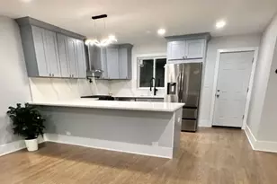 6248 N Hoyne Ave, Chicago, IL 60659 - Photo 2