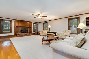 321 E Chamberlin St, Dixon, IL 61021 - Photo 6