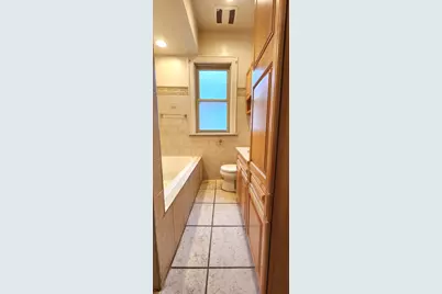 7227 S Bennett Avenue, Chicago, IL 60649 - Photo 10