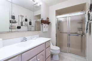 601 Lake Hinsdale Dr, Willowbrook, IL 60527 - Photo 16