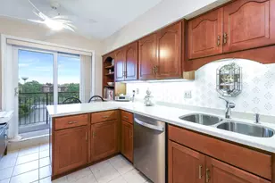 601 Lake Hinsdale Dr, Willowbrook, IL 60527 - Photo 12