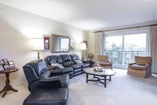 601 Lake Hinsdale Dr, Willowbrook, IL 60527 - Photo 6