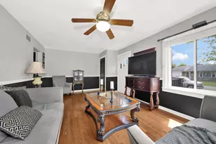 10045 S Kostner Ave, Oak Lawn, IL 60453 - Photo 4