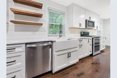 401 S Fourth Avenue, Libertyville, IL 60048 - Photo 2