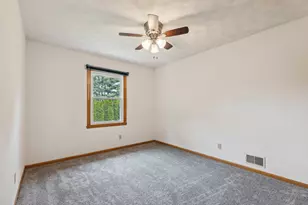 307 Shelden Dr, Winnebago, IL 61088 - Photo 10