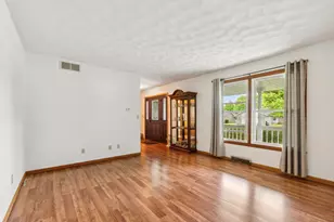 307 Shelden Dr, Winnebago, IL 61088 - Photo 8