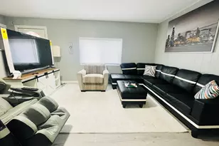 7 Ellen Dr, Lynwood, IL 60411 - Photo 2