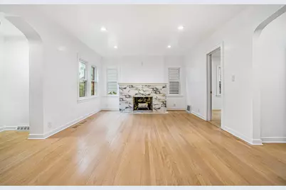 9602 S Troy Avenue, Evergreen Park, IL 60805 - Photo 2