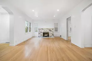 9602 S Troy Ave, Evergreen Park, IL 60805 - Photo 2