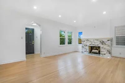 9602 S Troy Avenue, Evergreen Park, IL 60805 - Photo 4