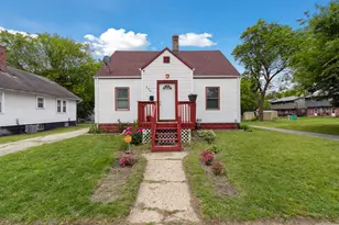 323 Tay St, Rockford, IL 61102 - Photo 2