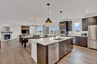 15 Julie Ct, Lisle, IL 60532 - Photo 4