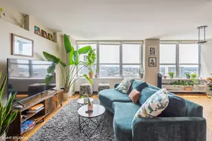 655 W Irving Park Rd, Chicago, IL 60613 - Photo 8