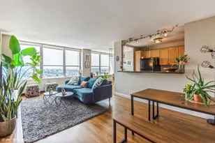 655 W Irving Park Rd, Chicago, IL 60613 - Photo 12