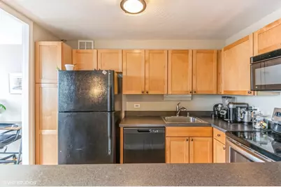 655 W Irving Park Road #2713, Chicago, IL 60613 - Photo 16