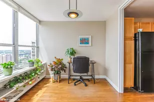 655 W Irving Park Rd, Chicago, IL 60613 - Photo 18