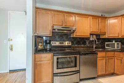 655 W Irving Park Road #4711, Chicago, IL 60613 - Photo 18