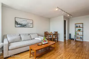 655 W Irving Park Rd, Chicago, IL 60613 - Photo 12