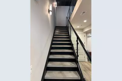 154 W Superior Street, Chicago, IL 60654 - Photo 16