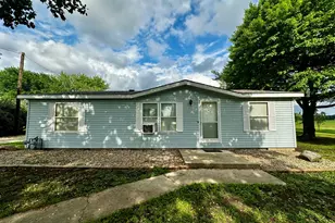 1008 Bloomington St, Dewitt, IL 61735 - Photo 2