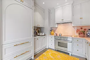 159 E Walton Pl, Chicago, IL 60611 - Photo 8