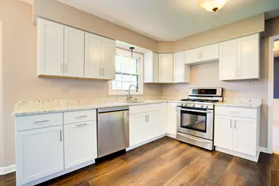 907 Secretariat Drive, Naperville, IL 60540 - Photo 8