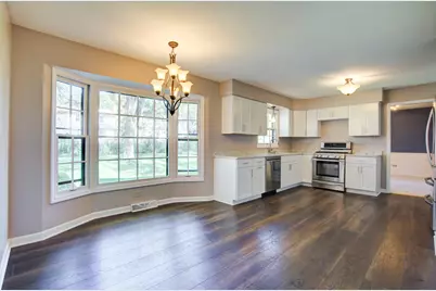 907 Secretariat Drive, Naperville, IL 60540 - Photo 4